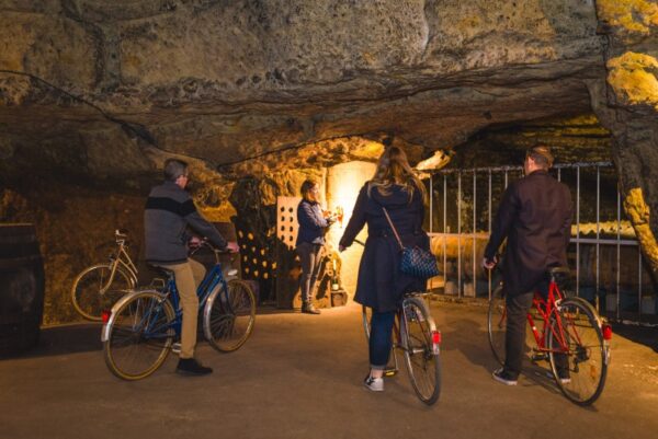 cave saumur visite à bicyclette